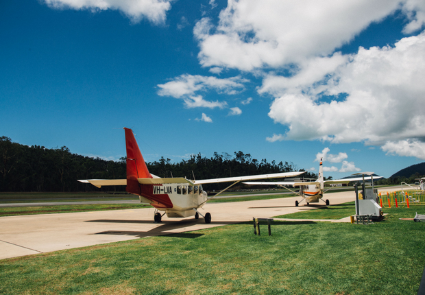 Great Barrier Reef Flyover - Planes