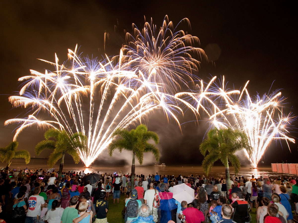 cairns in december - new year firework display