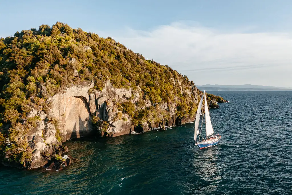 Maori Rock Carvings Sailing Tour - Kindred Spirit