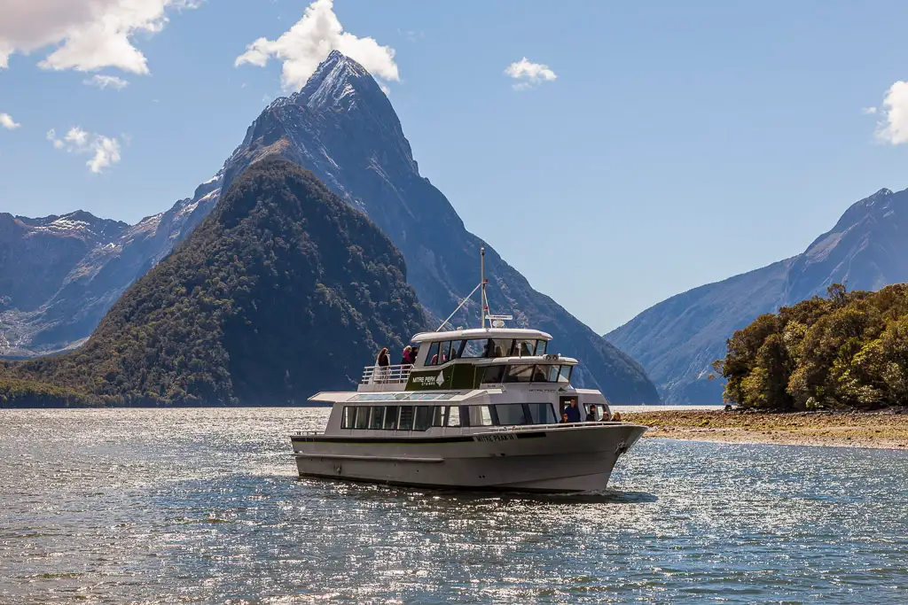 Milford Track Guided Walk & Boat Cruise - From Milford Sound