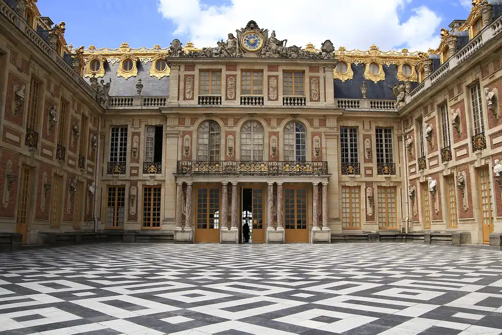 Bike Tour of Versailles Palace with Skip-the-line Ticket