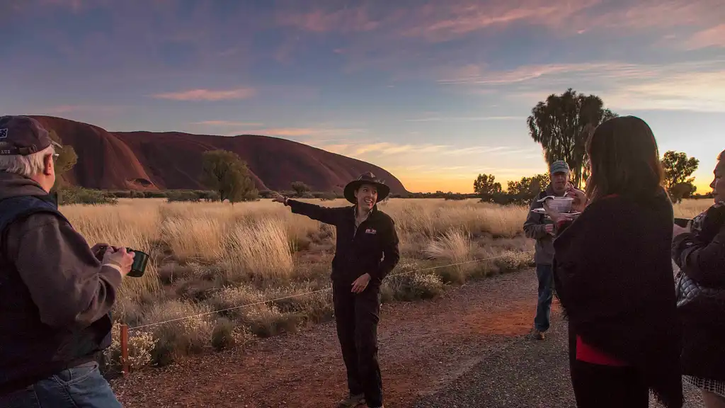 Uluru Highlights Tour with Sunrise