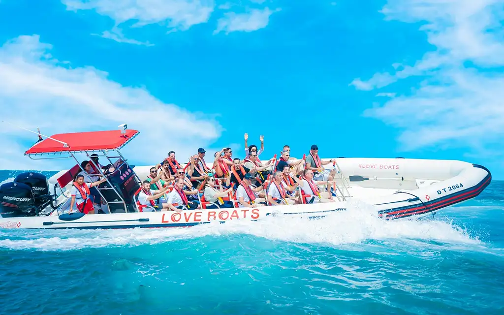 Dubai's Adrenaline Fun Speedboat Tour