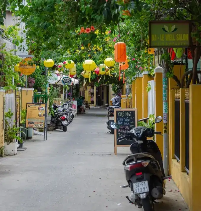 10 Day Classic Vietnam Tour: Hanoi to Ho Chi Minh | G Adventures