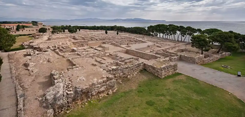 Empuries Private Tour and Boat Ride from Barcelona