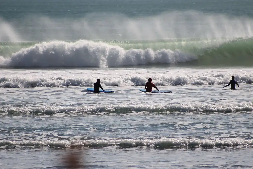 Group Surf Lesson Raglan Beach