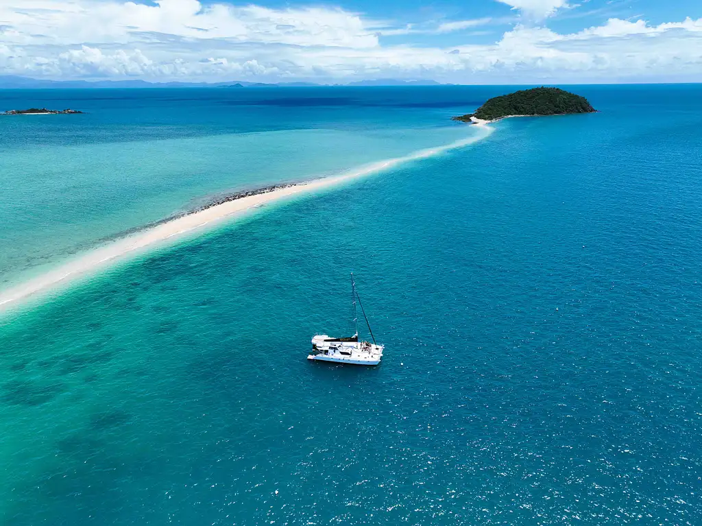 Whitsundays Islands Sail, SUP & Snorkel Day Tour