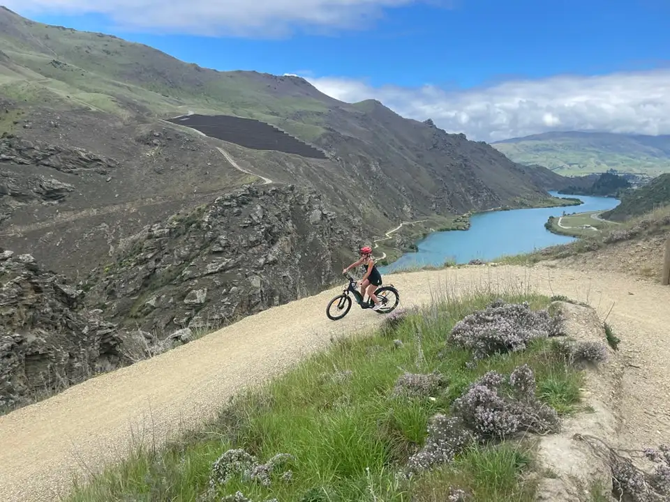 Lake Dunstan Cycle Trail Package: E-Bike Hire + Return Transfers to Cromwell