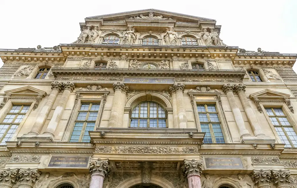 Louvre Museum Guided Tour with Skip-the-line tickets