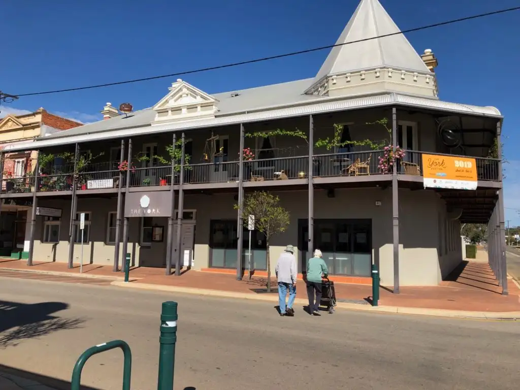 Wave Rock, Historic York & Corrigin Tour