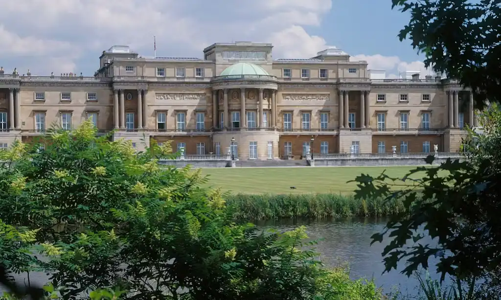 Buckingham Palace Skip-the-line Tour with Changing of the Guard