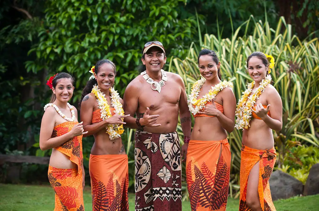 Luau Kalamaku - Hawaiian Dinner and Show Package