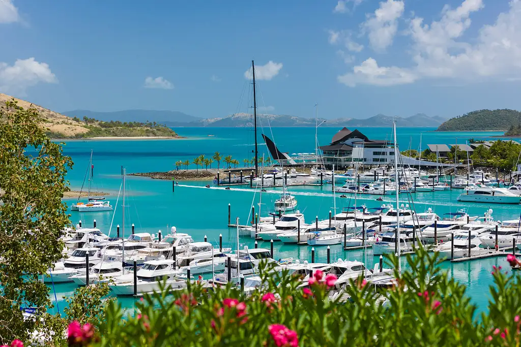 Whitehaven Beach and Hamilton Island with Lunch at Marina Tavern