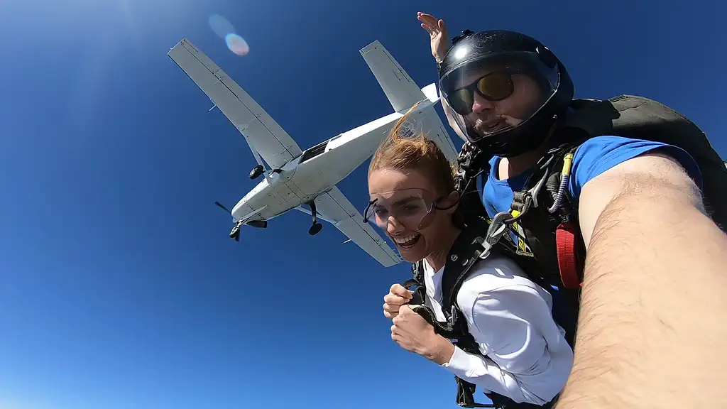 Torquay Tandem Skydive – Up To 15,000ft