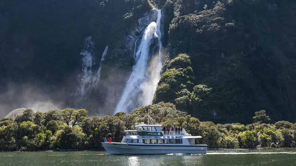 Milford Sound Coach & Cruise Tour from Queenstown