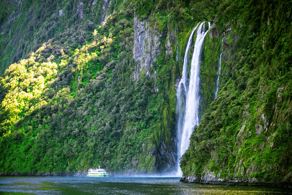 'South and Sound' Bus Pass | NZ South Island | Kiwi Experience