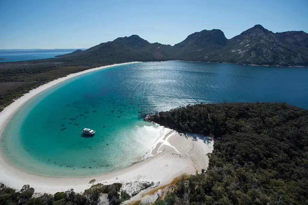 Wineglass Bay Cruise - Vista Lounge Access