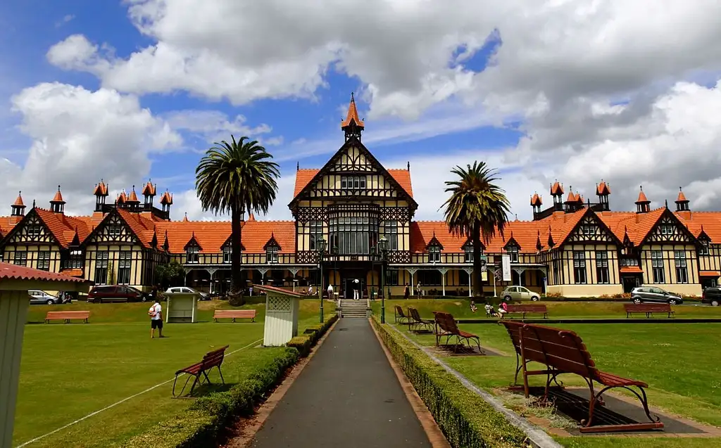 Auckland to Rotorua | Via Waitomo Caves | Small Group Tour