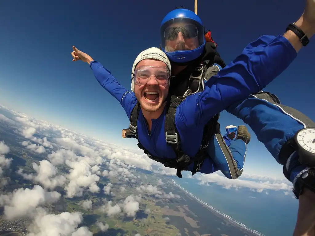 Auckland Tandem Skydive 18000ft, 16000ft, 13000ft