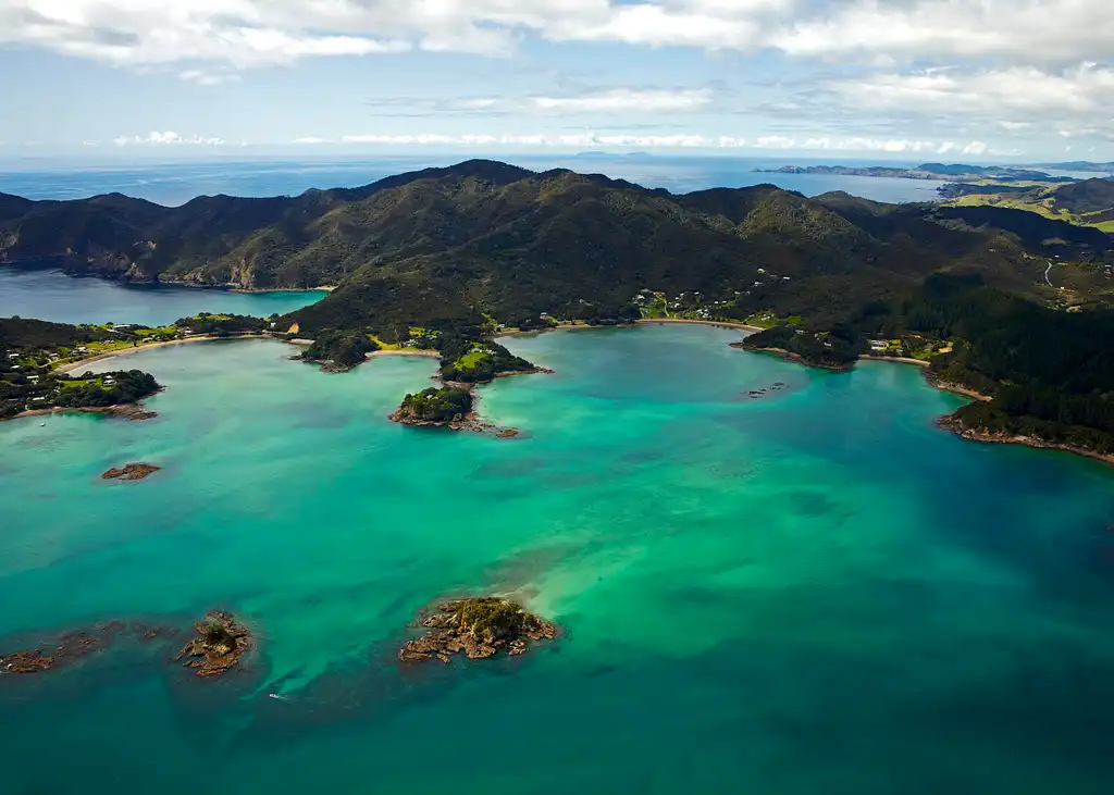 Scenic Helicopter Flight over Hole in the Rock