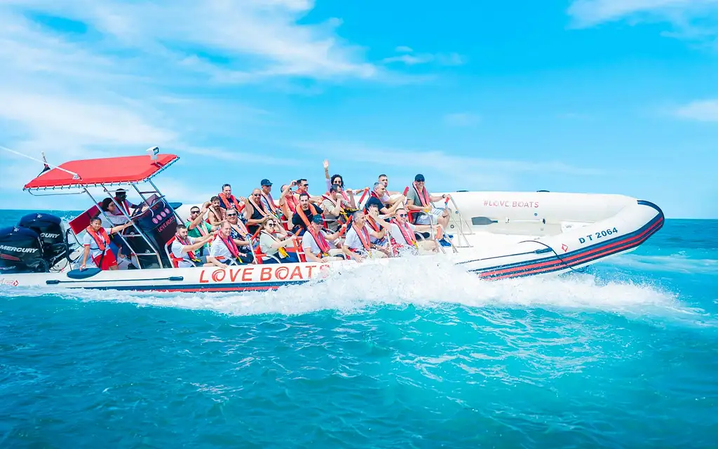 Dubai's Adrenaline Fun Speedboat Tour