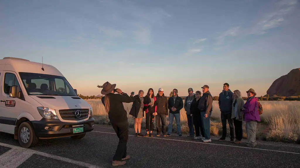 Uluru Highlights Tour with Sunrise