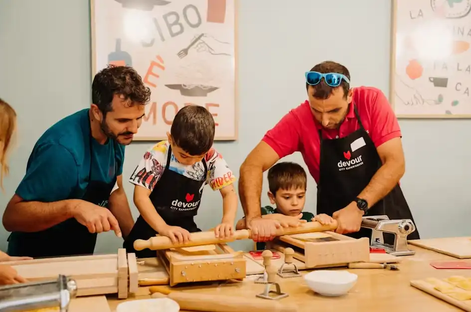 Pasta-Making Class, Tasting and Prosecco with Local Chef in Rome