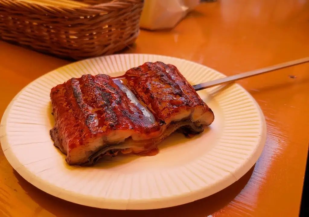 Morning Guided Tour of Tsukiji Fish Market With Breakfast