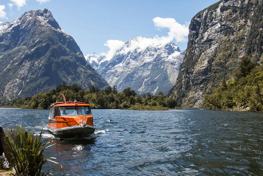 Milford Track Guided Walk & Boat Cruise - From Milford Sound