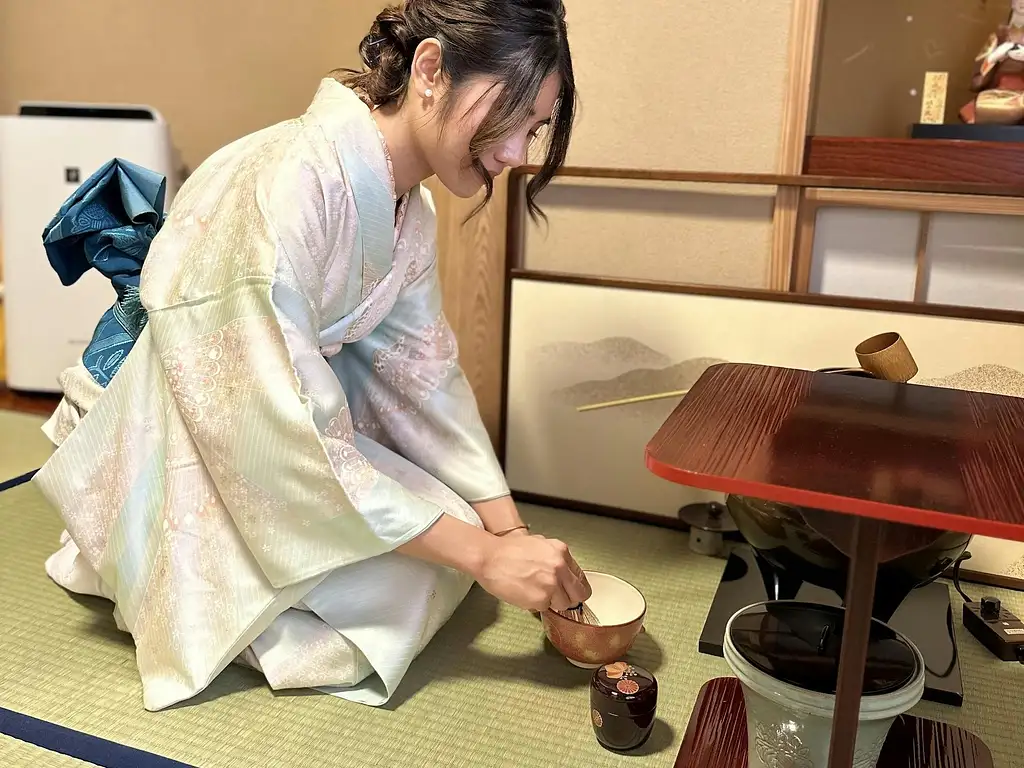 Tea Ceremony and Kimono Dressing Experience in Tokyo Tour