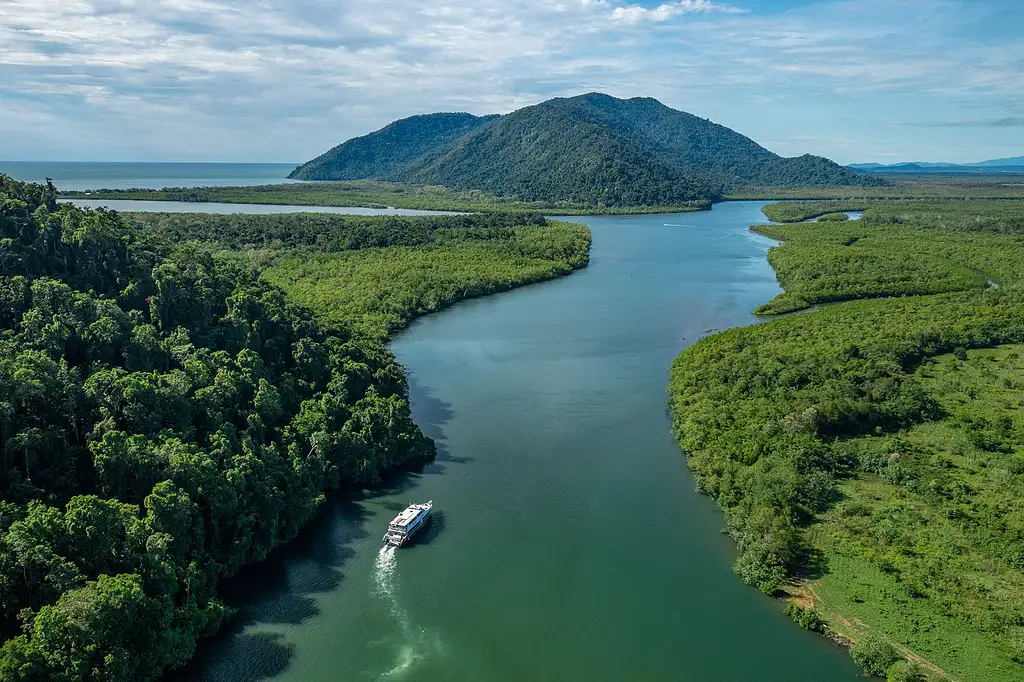 Frankland Islands Reef, Rainforest & River Day Tour from Cairns