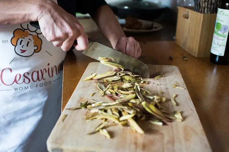 Market tour, lunch or dinner and show cooking at a Cesarina's home in Venice