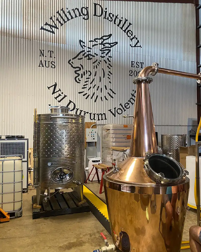 5-Hour Distilleries Tour with Outback Gourmet Meal & Sightseeing