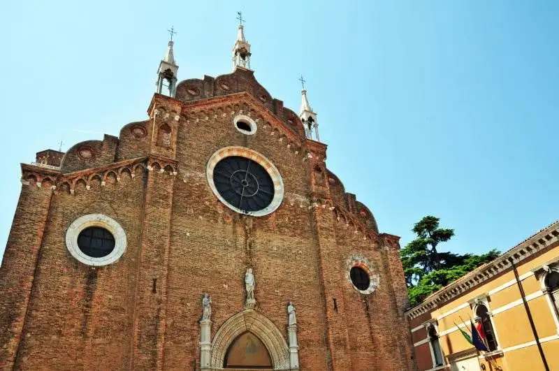 Market tour, lunch or dinner and show cooking at a Cesarina's home in Venice