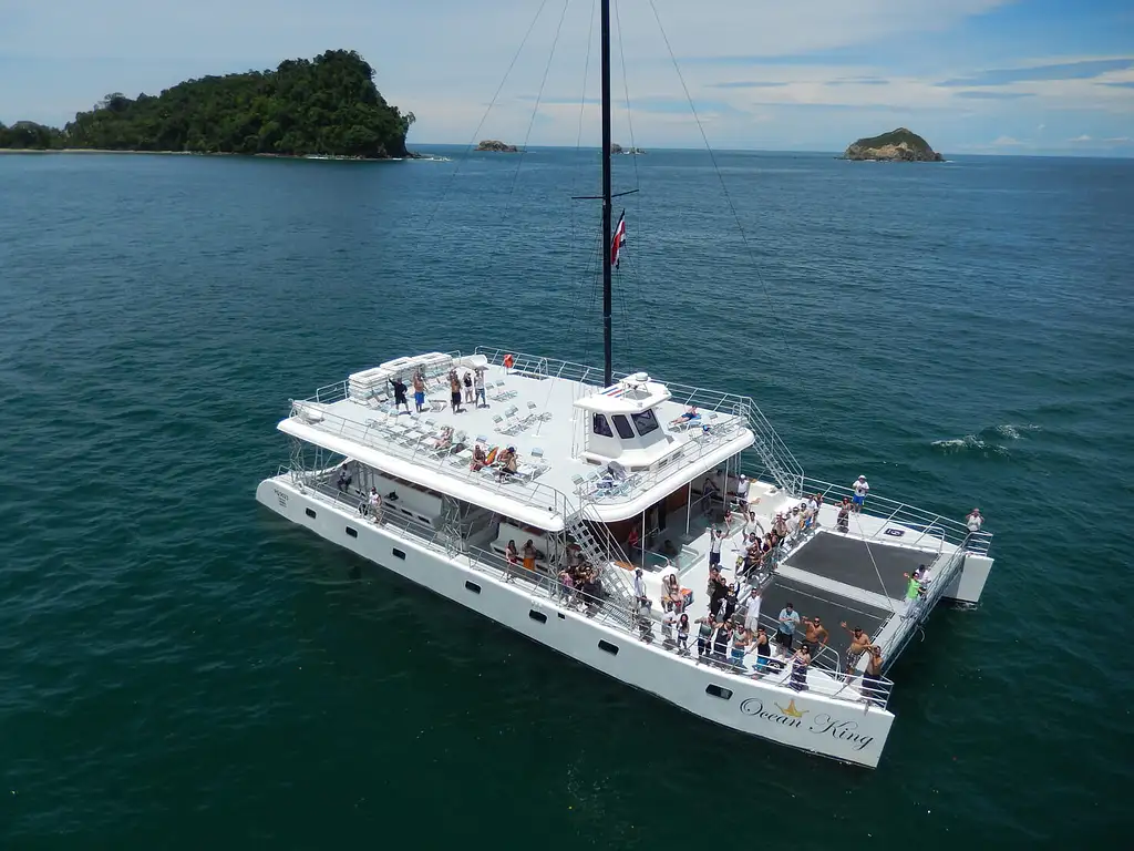 One Day Catamaran Tour in Manuel Antonio from San José