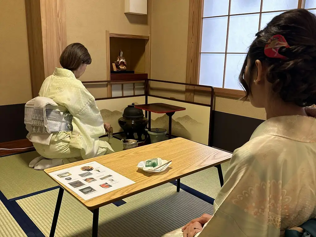 Tea Ceremony and Kimono Dressing Experience in Tokyo Tour