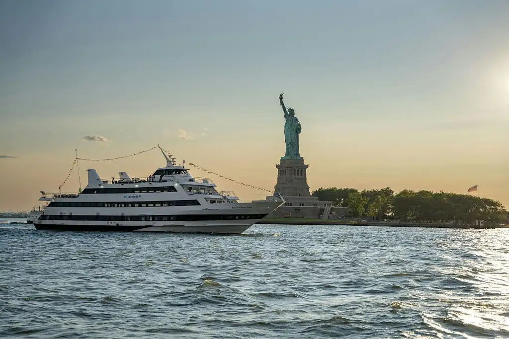 Spirit of New York Dinner Cruise