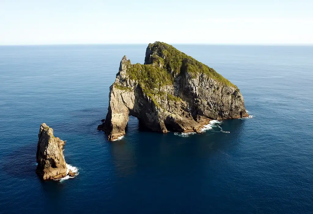 Scenic Helicopter Flight over Hole in the Rock