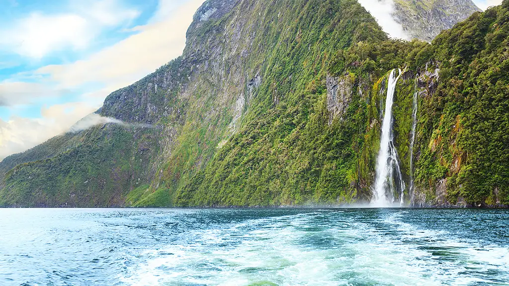 Premium Milford Sound & Te Anau Highlights 2 day Combo Small Group Tour from Queenstown