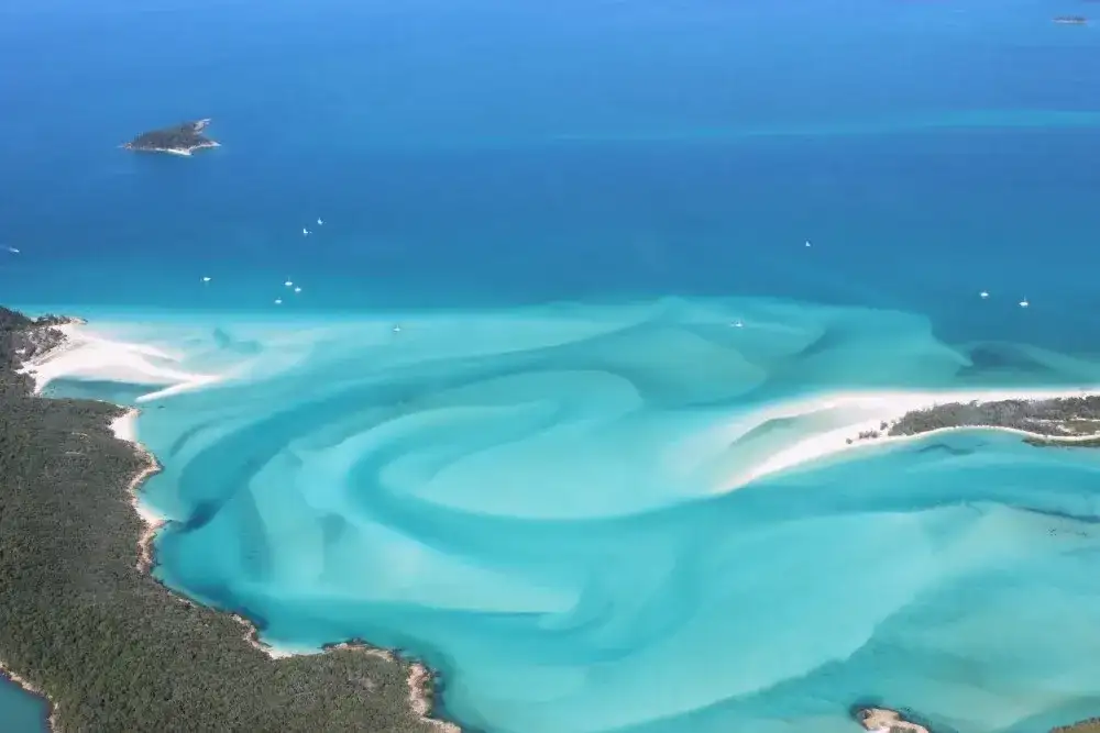 1 hour Scenic Helicopter Tour over Whitsundays and Great Barrier Reef