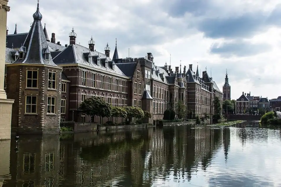 Sightseeing Tour of The Hague and Delft with Private Transportation