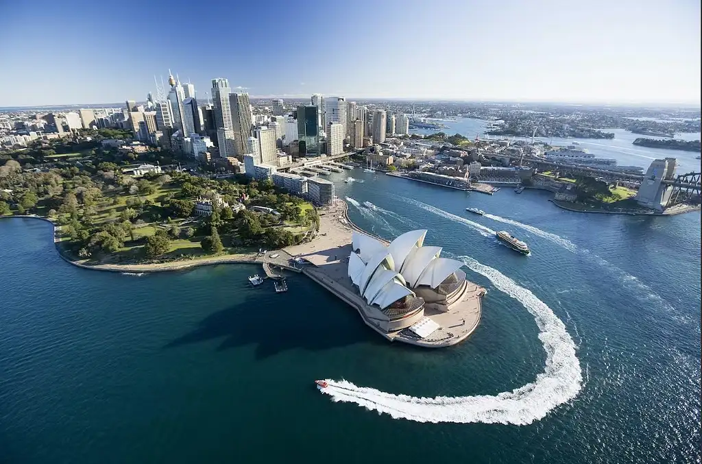 Taronga Zoo + 24- or 48-hour Sydney Harbour Hopper Combo Pass