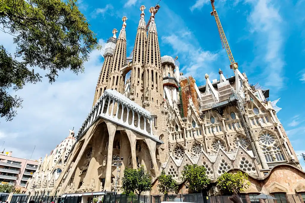 Best Of Gaudí Walking Tour With A Local Guide |Private Tour