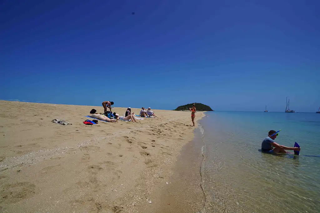 Whitsundays Islands Sail, SUP & Snorkel Day Tour