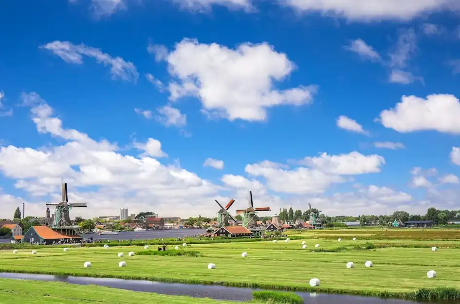 Zaanse windmill village and Giethoorn private tour from Amsterdam