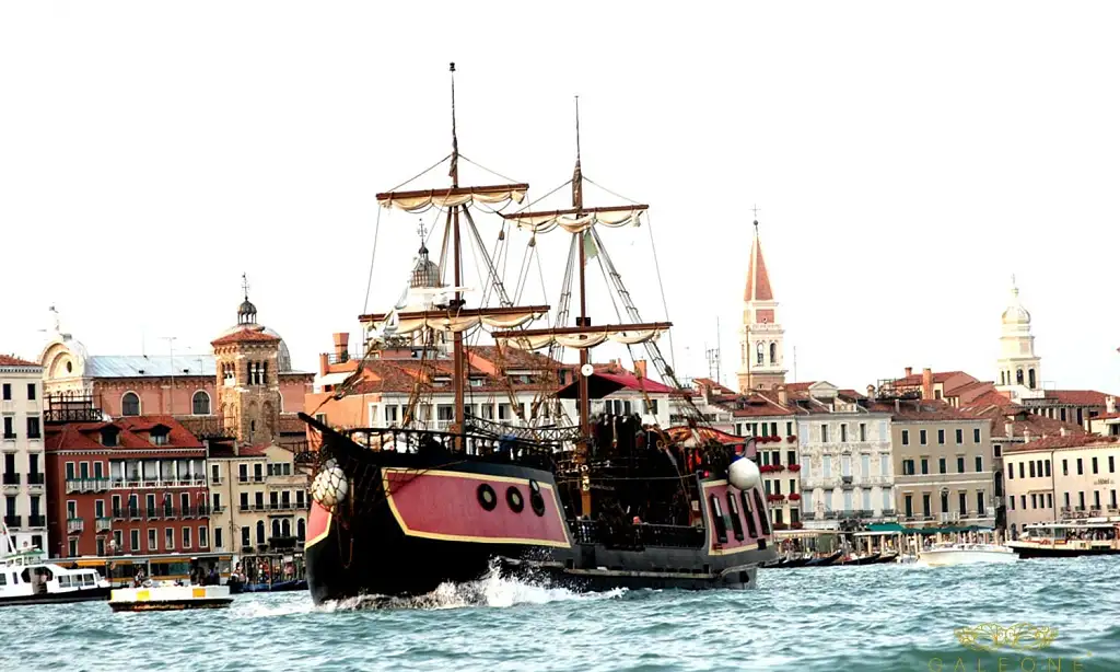 Galleon Dinner Cruise In Venice - Prow/Stern Seat