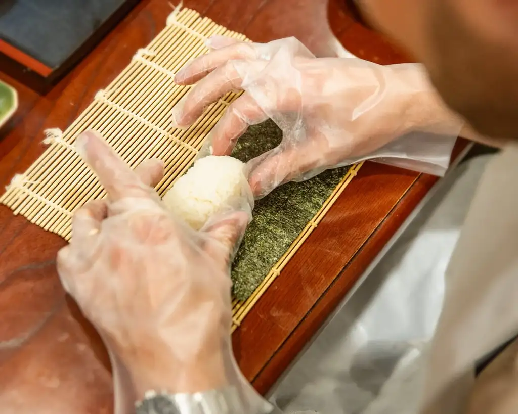 Sushi Making Class at a Century-Old Sushi Restaurant in Tokyo