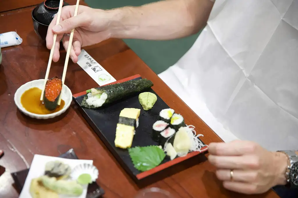 Sushi Making Class at a Century-Old Sushi Restaurant in Tokyo