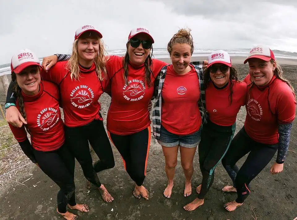 Group Surf Lesson Raglan Beach