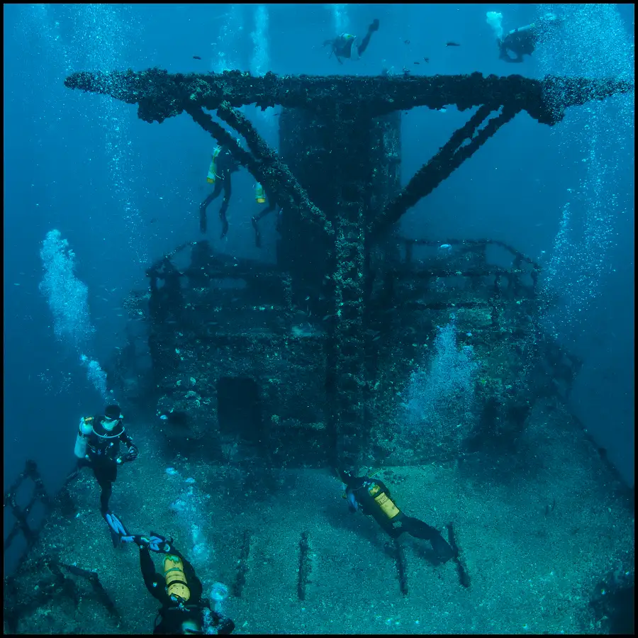 Ex-HMAS Brisbane Double Dive